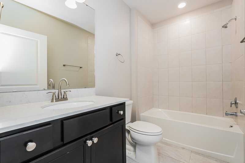 2,280/Mo, 1003 Coastal Hammock Ave Ruskin, FL 33570 Bathroom View