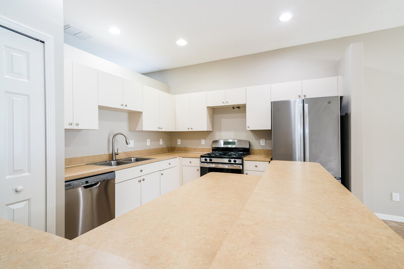 2,395/Mo, 2525 Deer Forest Dr Lutz, FL 33559 Kitchen View 2