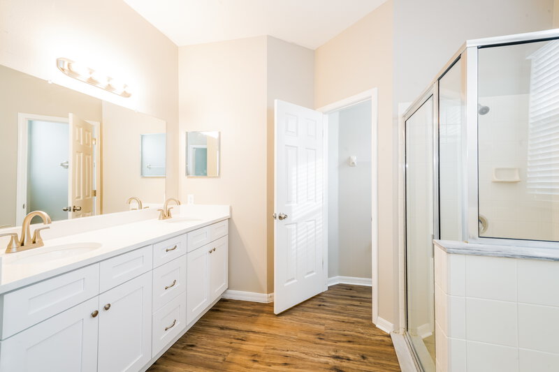 2,395/Mo, 2525 Deer Forest Dr Lutz, FL 33559 Main Bathroom View