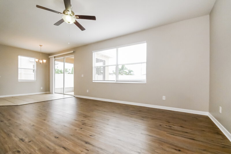 2,015/Mo, 2360 Richwood Pike Dr Ruskin, FL 33570 Living Room View