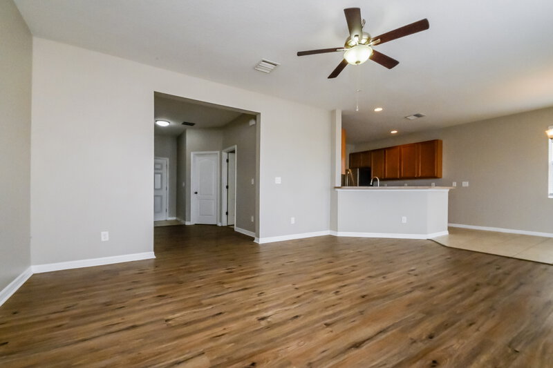 2,015/Mo, 2360 Richwood Pike Dr Ruskin, FL 33570 Living Room View 2