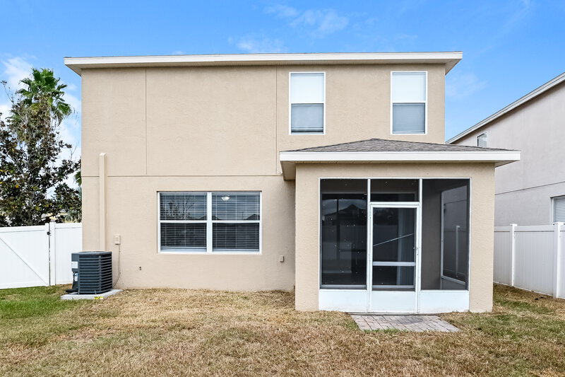 2,015/Mo, 2360 Richwood Pike Dr Ruskin, FL 33570 Rear View