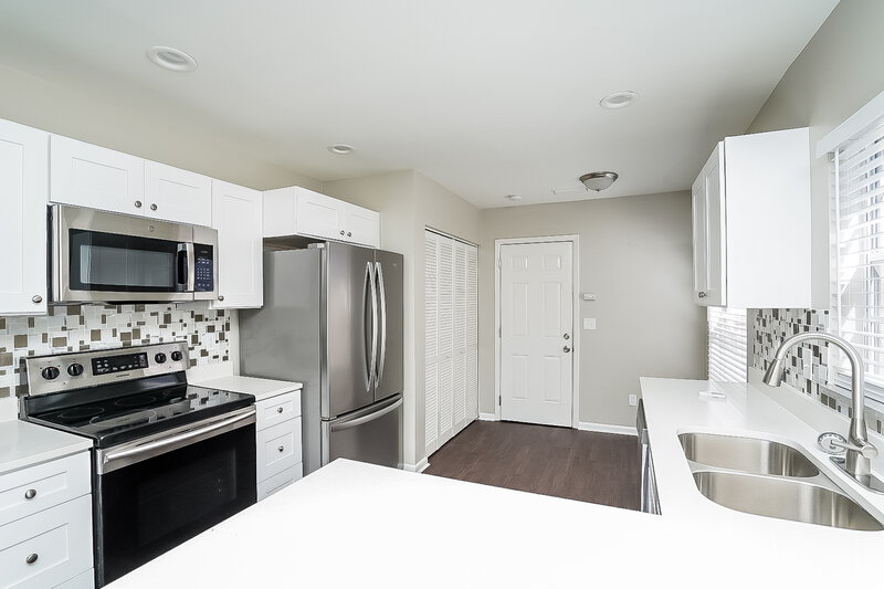 3,920/Mo, 8920 Camino Villa Blvd Tampa, FL 33635 Kitchen View 2