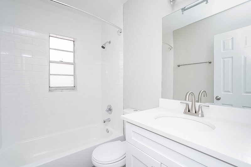 3,920/Mo, 8920 Camino Villa Blvd Tampa, FL 33635 Main Bathroom View