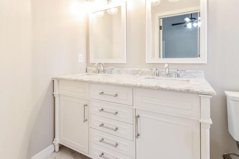 2,425/Mo, 1318 Brahma Dr Valrico, FL 33594 Main Bathroom View
