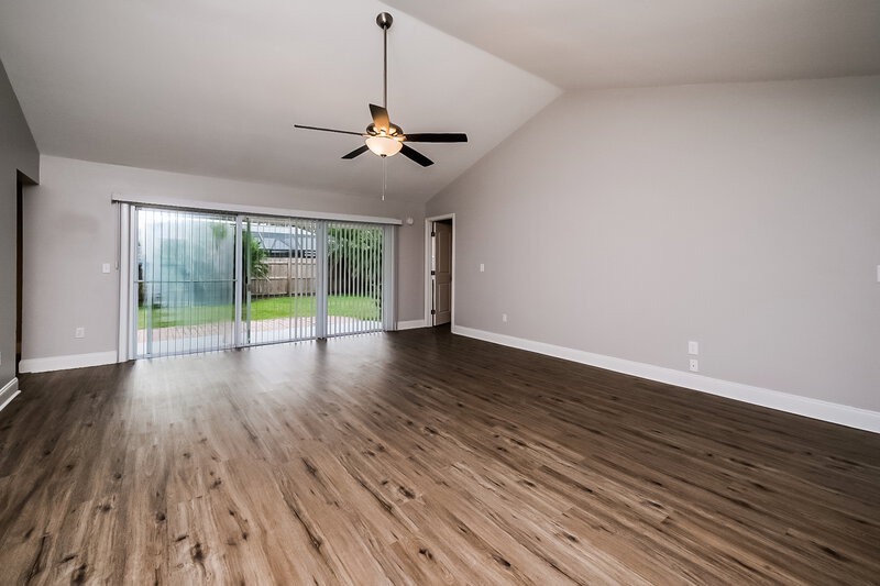 2,590/Mo, 15723 Woodshed Pl Tampa, FL 33624 Living Room View