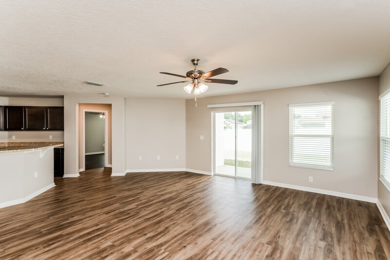 2,415/Mo, 7634 Tangle Rush Dr Gibsonton, FL 33534 Living Room View