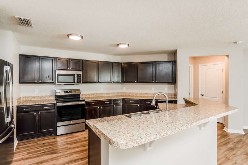2,415/Mo, 7634 Tangle Rush Dr Gibsonton, FL 33534 Kitchen View 2