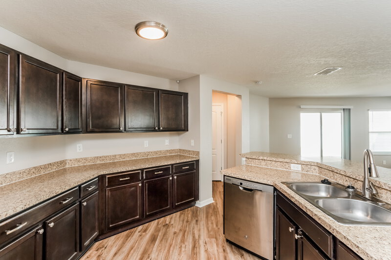 2,415/Mo, 7634 Tangle Rush Dr Gibsonton, FL 33534 Kitchen View 3