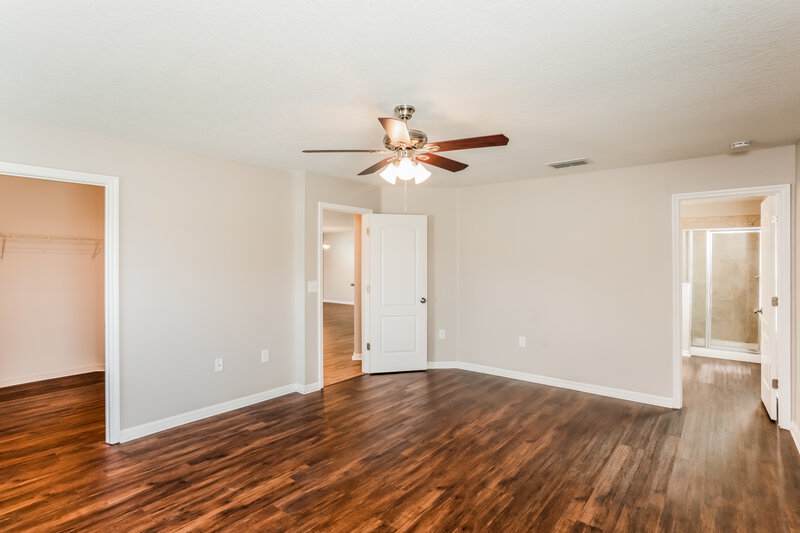 2,415/Mo, 7634 Tangle Rush Dr Gibsonton, FL 33534 Main Bedroom View 2