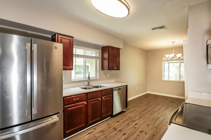 2,245/Mo, 13114 Fennway Ridge Dr Riverview, FL 33579 Kitchen View 2
