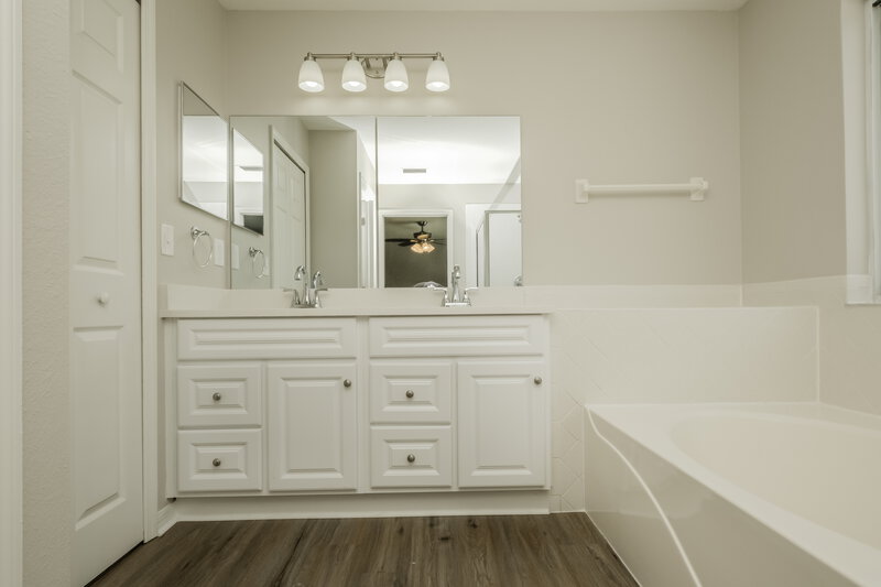 2,490/Mo, 13114 Fennway Ridge Dr Riverview, FL 33579 Main Bathroom View