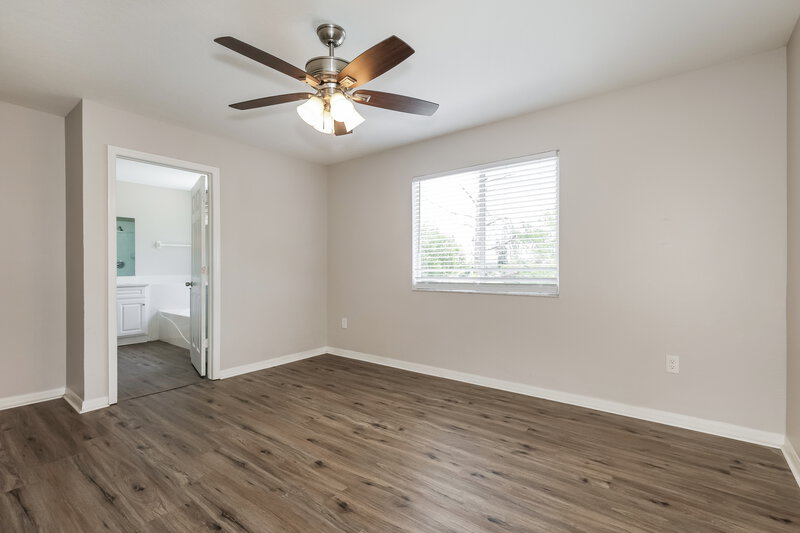 2,245/Mo, 13114 Fennway Ridge Dr Riverview, FL 33579 Main Bedroom View