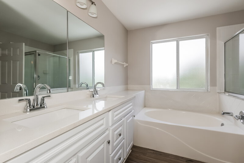 2,245/Mo, 13114 Fennway Ridge Dr Riverview, FL 33579 Main Bathroom View