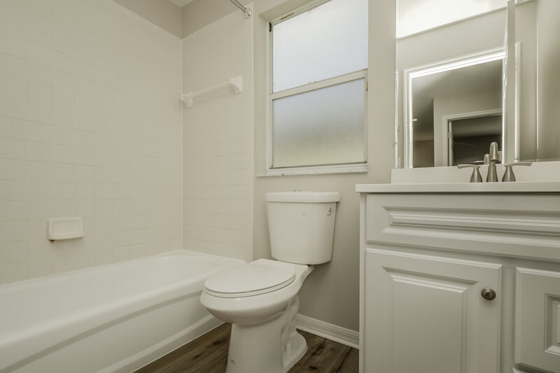 2,490/Mo, 13114 Fennway Ridge Dr Riverview, FL 33579 Bathroom View 2