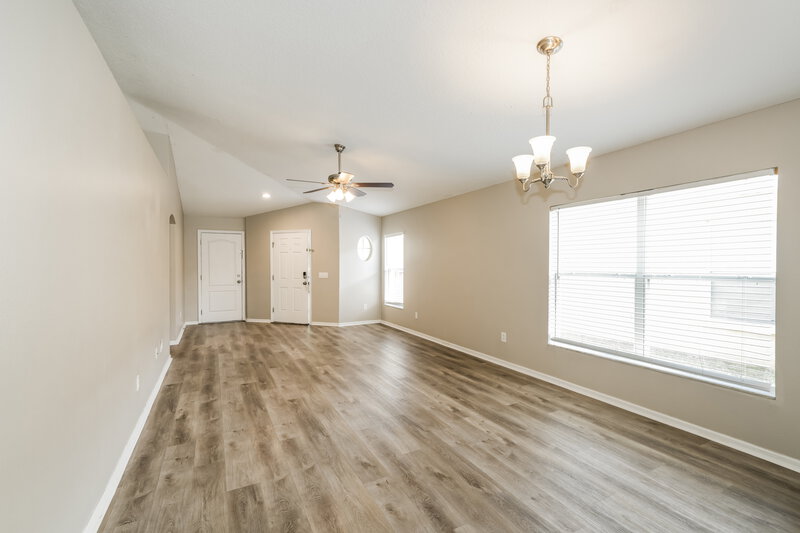 2,110/Mo, 18131 Lembrecht Way Tampa, FL 33647 Dining Room View 2