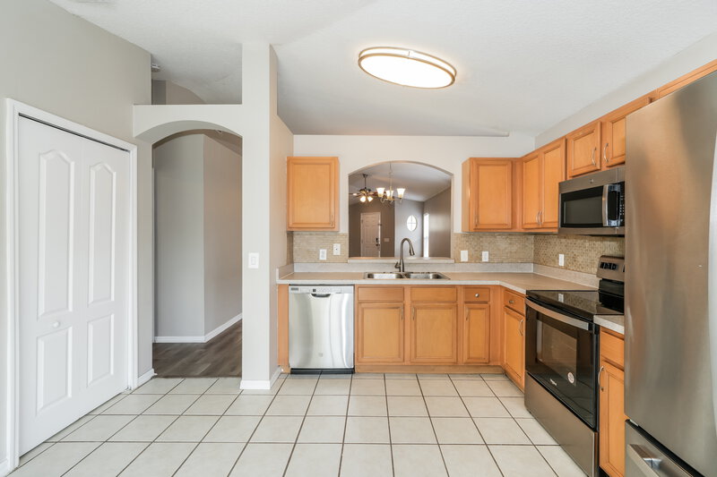 2,110/Mo, 18131 Lembrecht Way Tampa, FL 33647 Kitchen View 2