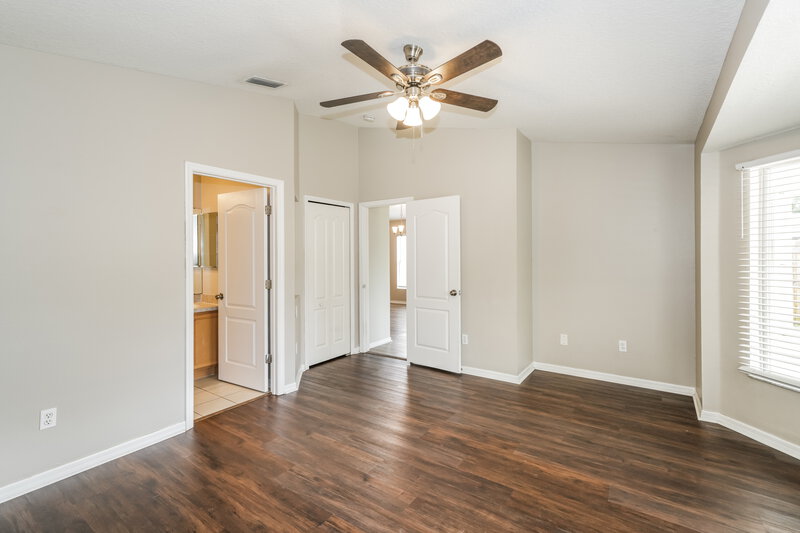 2,110/Mo, 18131 Lembrecht Way Tampa, FL 33647 Main Bedroom View 2