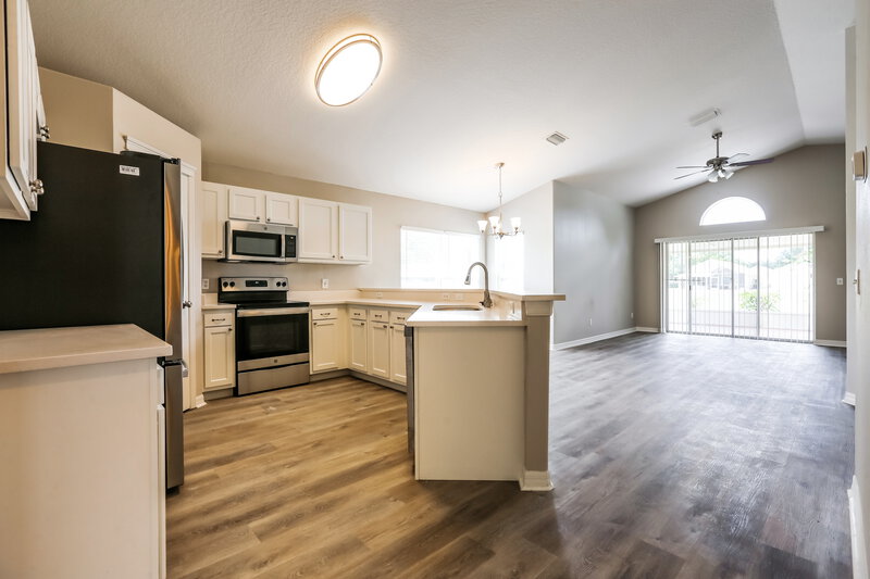 2,300/Mo, 7875 Bristol Park Dr Apollo Beach, FL 33572 Kitchen View