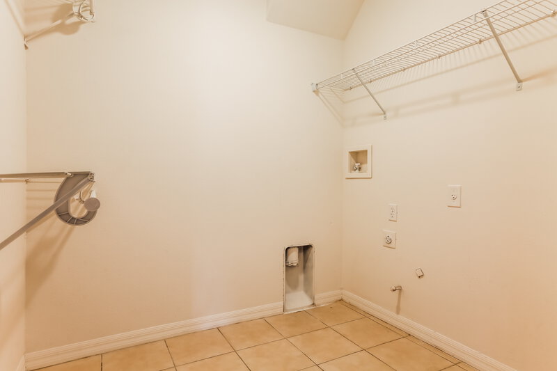 2,300/Mo, 7875 Bristol Park Dr Apollo Beach, FL 33572 Laundry Room View