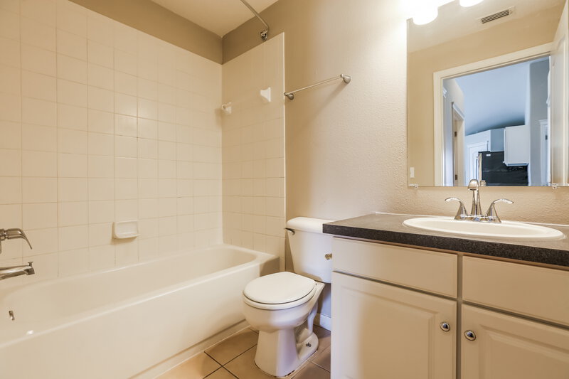 2,300/Mo, 7875 Bristol Park Dr Apollo Beach, FL 33572 Bathroom View