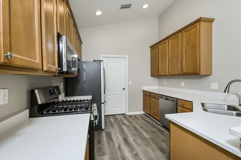 4,000/Mo, 5110 Clover Mist Dr Apollo Beach, FL 33572 Kitchen View