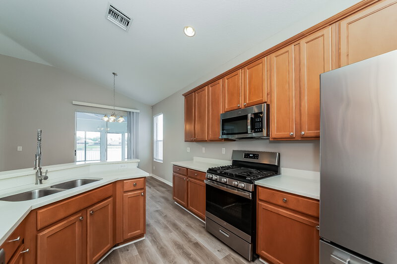 2,400/Mo, 5110 Clover Mist Dr Apollo Beach, FL 33572 Kitchen View