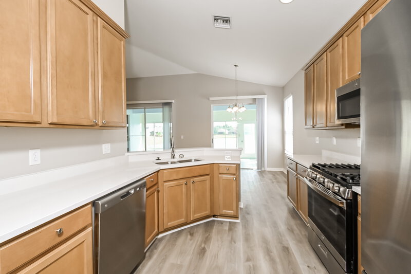 4,000/Mo, 5110 Clover Mist Dr Apollo Beach, FL 33572 Kitchen View 2