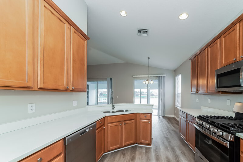 2,400/Mo, 5110 Clover Mist Dr Apollo Beach, FL 33572 Kitchen View 2