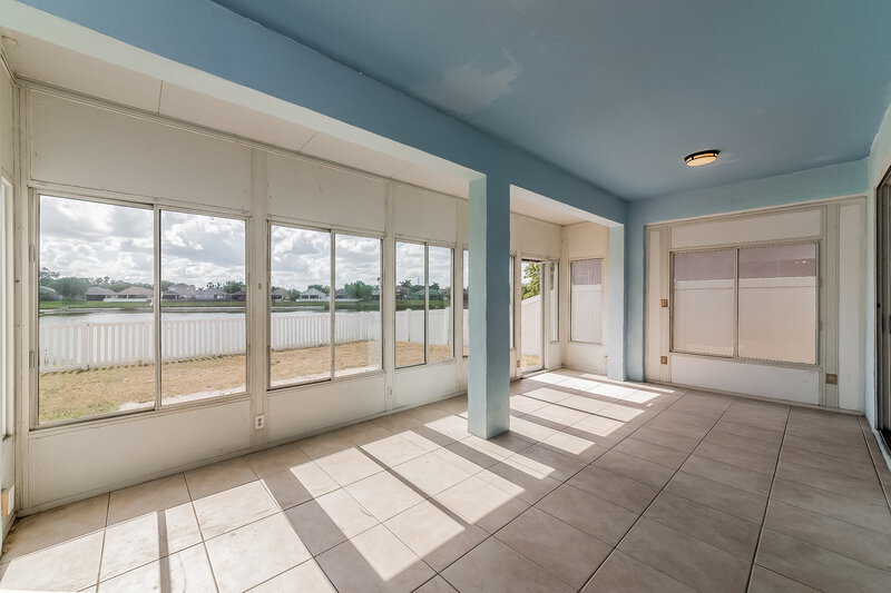2,400/Mo, 5110 Clover Mist Dr Apollo Beach, FL 33572 Sun Room View