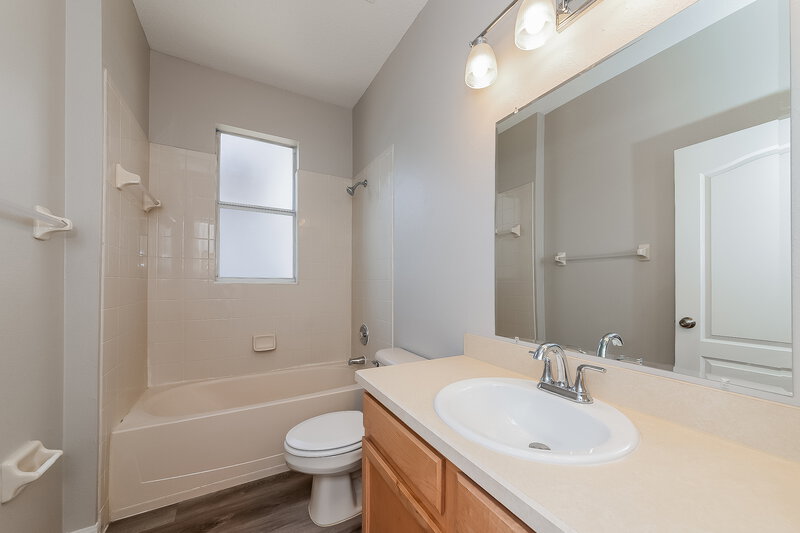 2,400/Mo, 5110 Clover Mist Dr Apollo Beach, FL 33572 Bathroom View