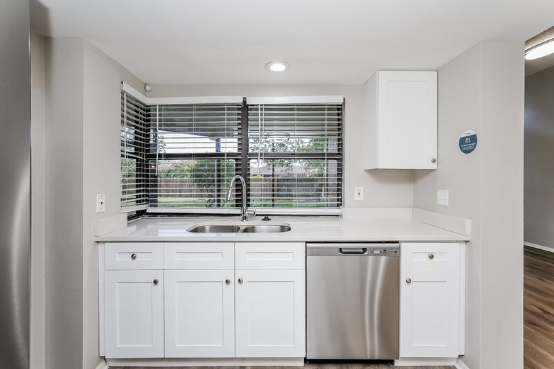 2,080/Mo, 7206 Orchid Lake Rd New Port Richey, FL 34653 Kitchen View