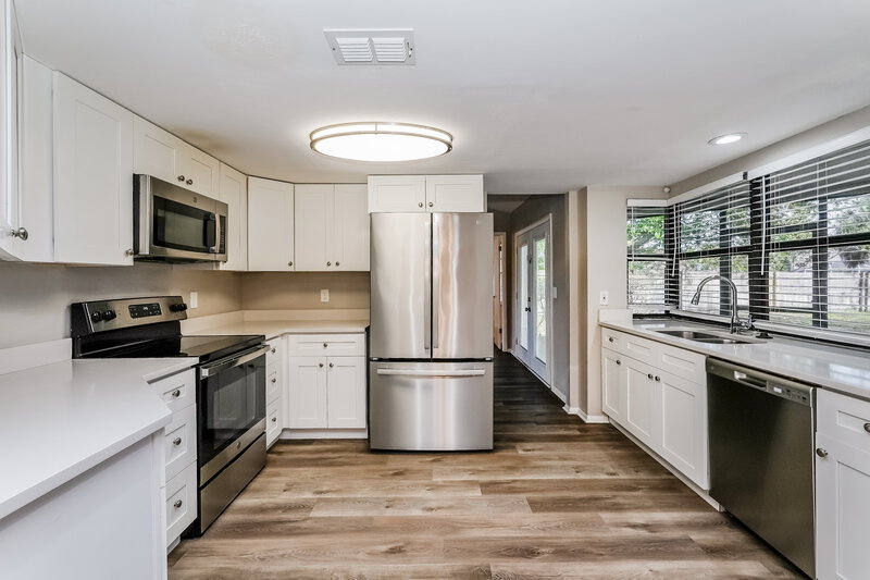 2,080/Mo, 7206 Orchid Lake Rd New Port Richey, FL 34653 Kitchen View 2