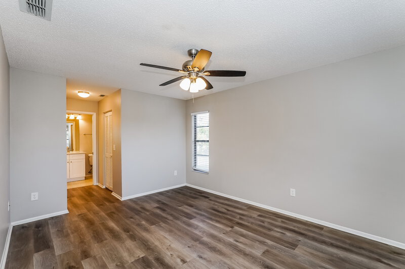 2,080/Mo, 7206 Orchid Lake Rd New Port Richey, FL 34653 Main Bedroom View