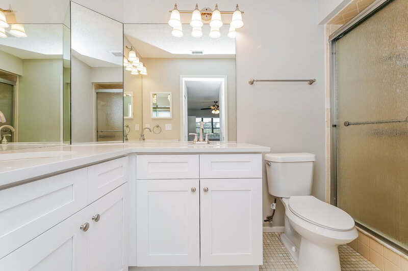 2,080/Mo, 7206 Orchid Lake Rd New Port Richey, FL 34653 Main Bathroom View