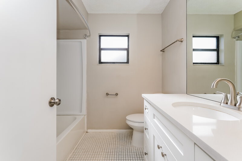 2,080/Mo, 7206 Orchid Lake Rd New Port Richey, FL 34653 Bathroom View