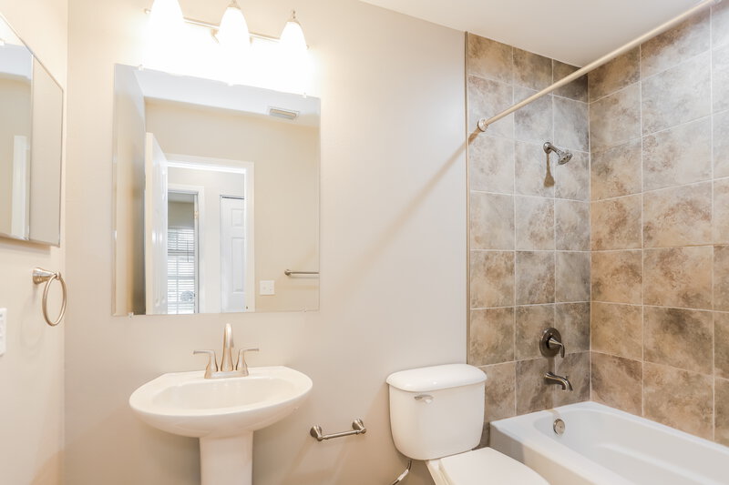 2,135/Mo, 4035 Forecast Dr Brandon, FL 33511 Bathroom View
