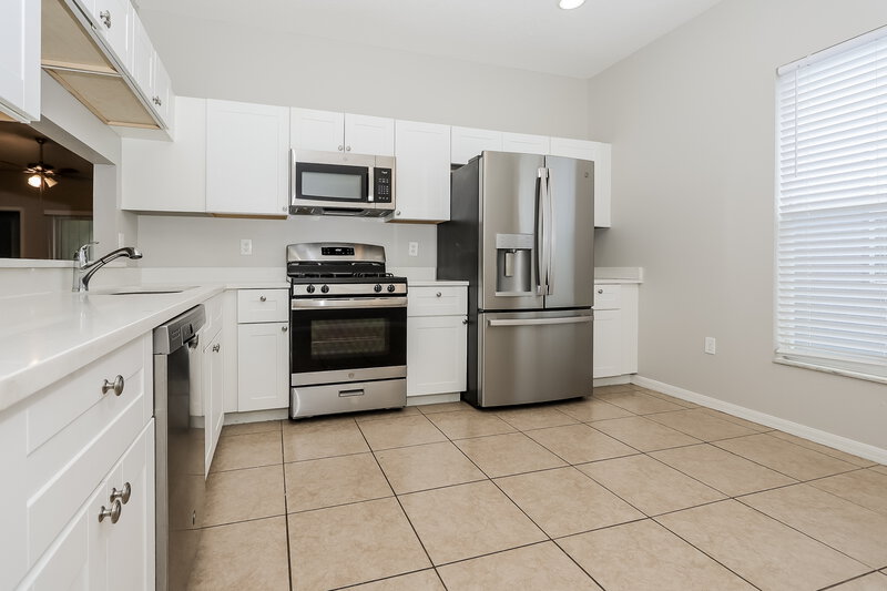 2,550/Mo, 7006 Monarch Park Dr Apollo Beach, FL 33572 Kitchen View