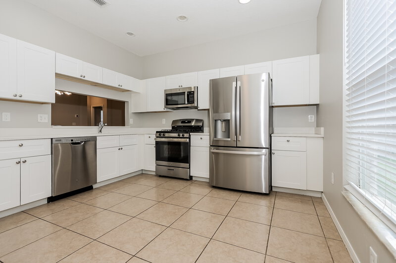 2,550/Mo, 7006 Monarch Park Dr Apollo Beach, FL 33572 Kitchen View 2