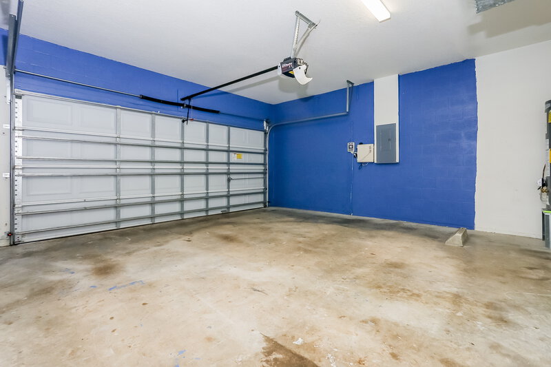 2,550/Mo, 7006 Monarch Park Dr Apollo Beach, FL 33572 Garage View