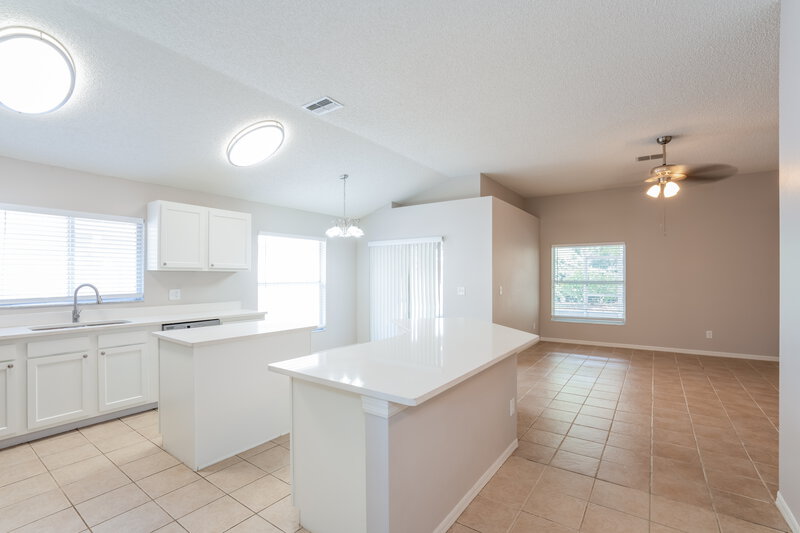 2,390/Mo, 1605 Scotch Pine Dr Brandon, FL 33511 Living Room View 2