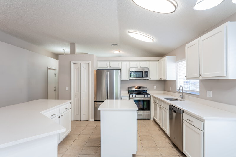 2,390/Mo, 1605 Scotch Pine Dr Brandon, FL 33511 Kitchen View