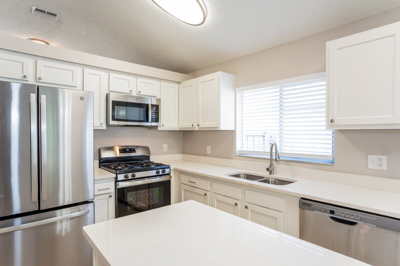 2,390/Mo, 1605 Scotch Pine Dr Brandon, FL 33511 Kitchen View 2