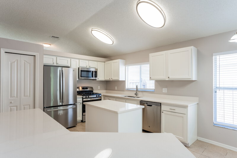 2,390/Mo, 1605 Scotch Pine Dr Brandon, FL 33511 Kitchen View 3
