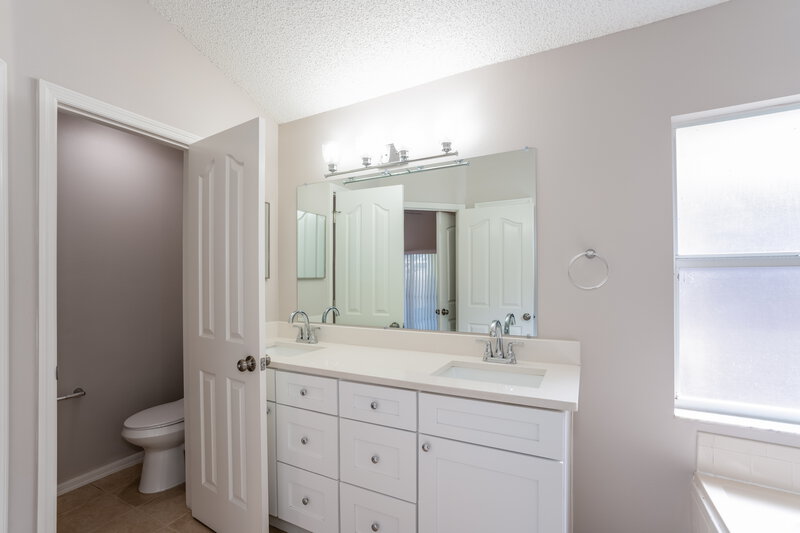 2,390/Mo, 1605 Scotch Pine Dr Brandon, FL 33511 Main Bathroom View