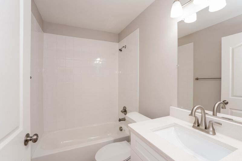 2,390/Mo, 1605 Scotch Pine Dr Brandon, FL 33511 Bathroom View