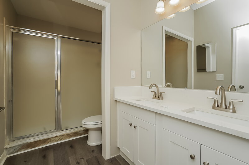2,430/Mo, 5312 Southwick Dr Tampa, FL 33624 Main Bathroom View
