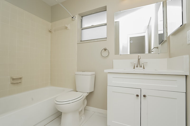 2,430/Mo, 5312 Southwick Dr Tampa, FL 33624 Bathroom View