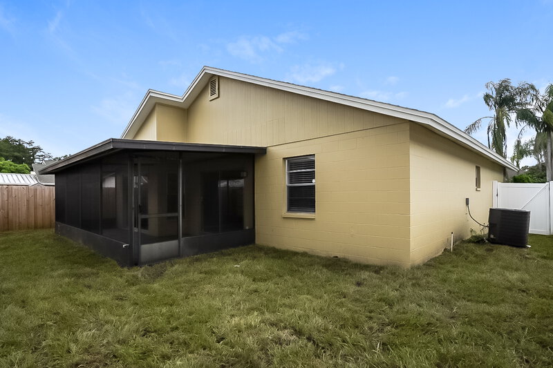2,430/Mo, 5312 Southwick Dr Tampa, FL 33624 Rear View