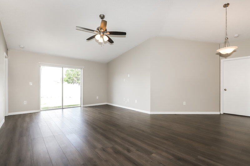 2,345/Mo, 301 Abigail Rd Plant City, FL 33563 Living Room View